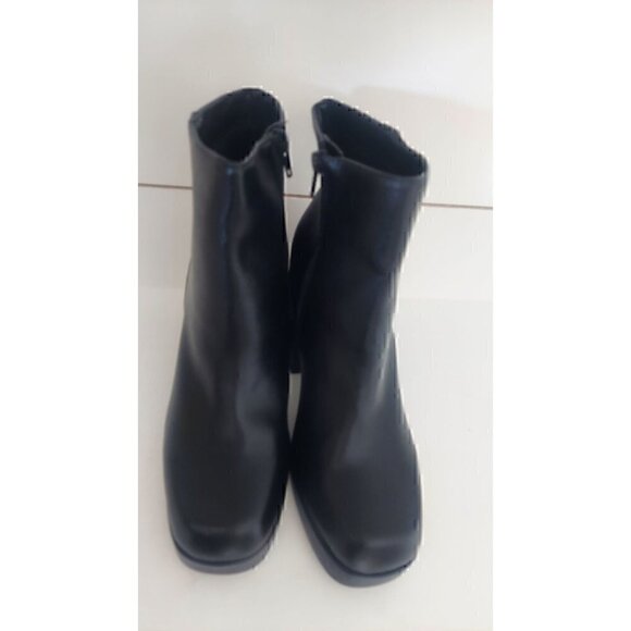 Journee Collection Womens Tru Comfort Foam Black Mollie Bootie/NWOB, Size 9.5 - Picture 6 of 10